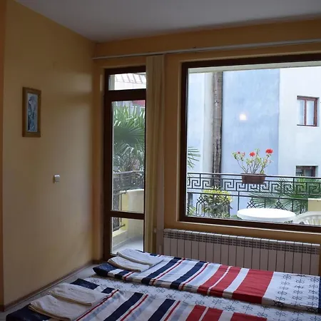 Πανσιόν Sunny House