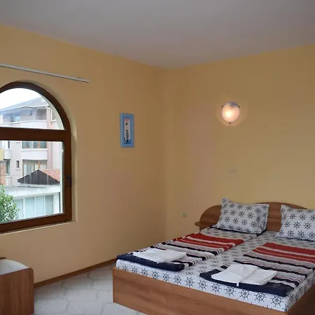 Πανσιόν Sunny House Tsarevo
