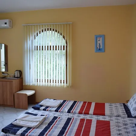 Πανσιόν Sunny House 2*