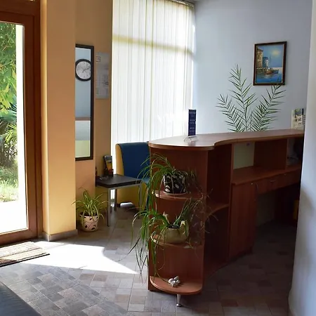 Πανσιόν Sunny House Tsarevo