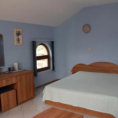 Πανσιόν Sunny House 2*