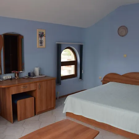 Πανσιόν Sunny House 2*